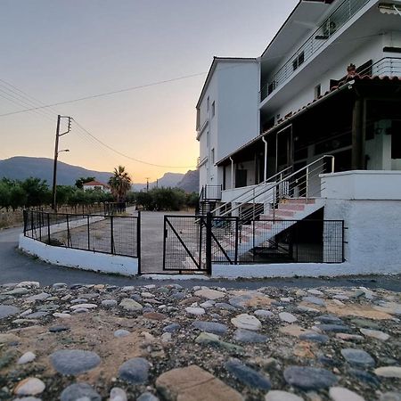 Thassa Beach Apartment No1 Leonídion Екстериор снимка