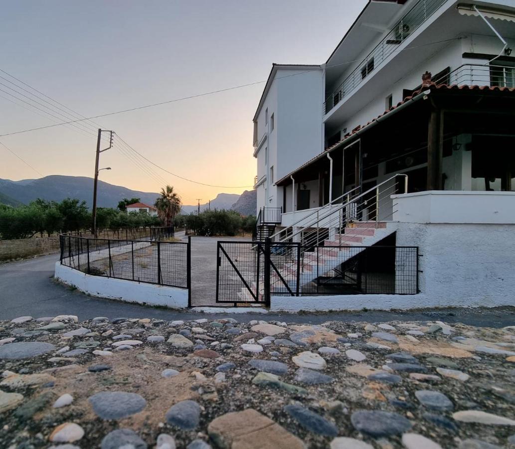 Thassa Beach Apartment No1 Leonídion Екстериор снимка