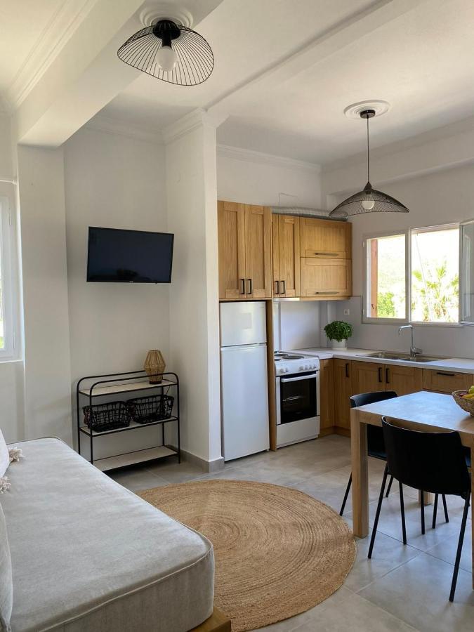 Thassa Beach Apartment No1 Leonídion Екстериор снимка
